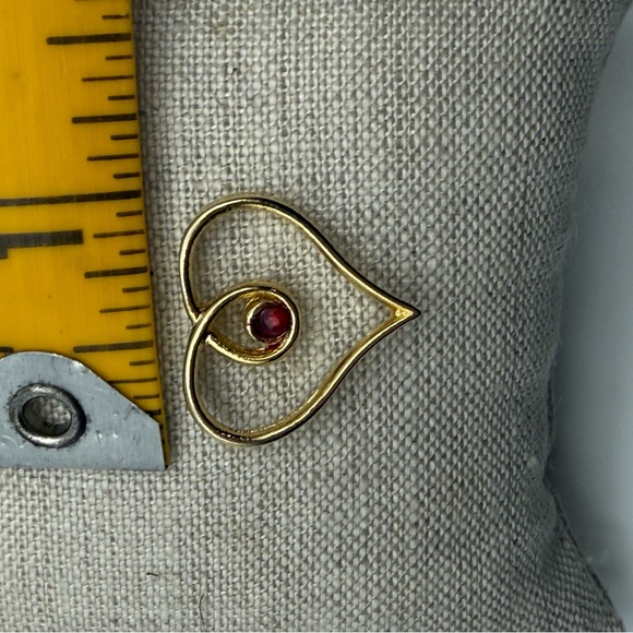 Gold Heart Pin with Red Gemstone - Picture 3 of 4